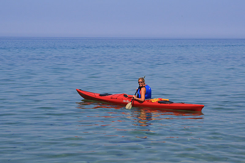 mom heading out for her turn kayaking along the picured rocks cliffs